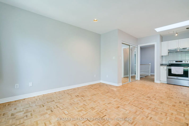 37 West Ave  Toronto, M4M 2L7 | Image 20