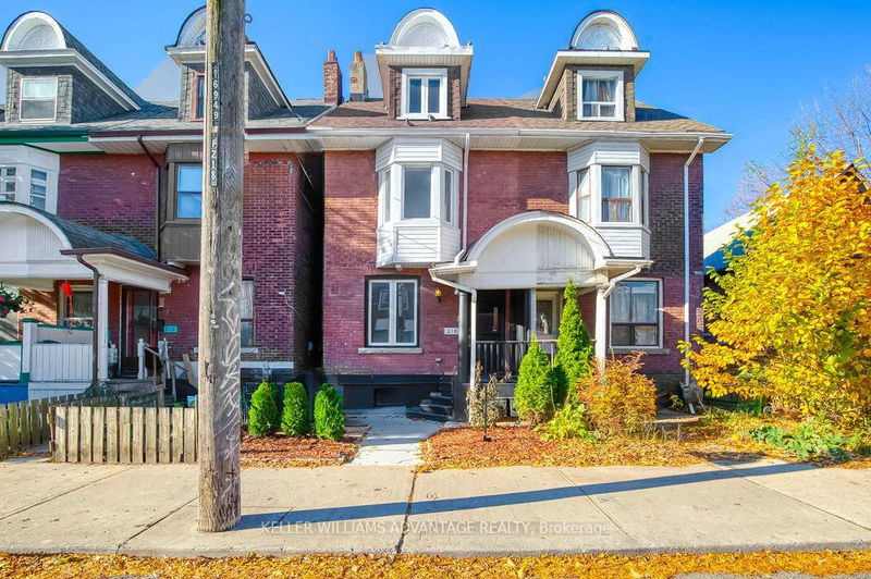 home for lease on Lower-218 Broadview Avenue