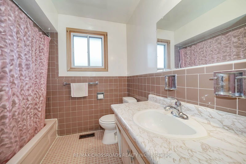 1326 Victoria Park Ave  Toronto, M4B 2L6 | Image 15