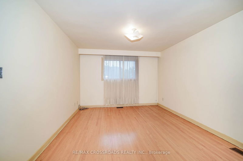 1326 Victoria Park Ave  Toronto, M4B 2L6 | Image 18