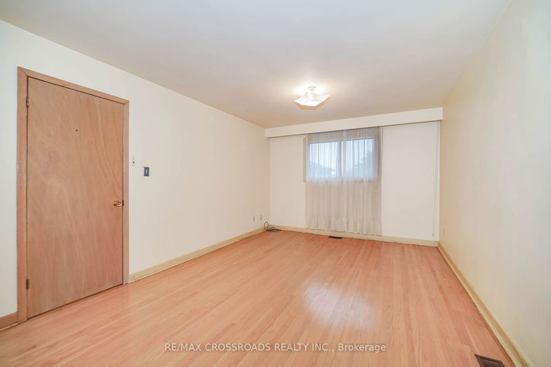 1326 Victoria Park Ave  Toronto, M4B 2L6 | Image 19