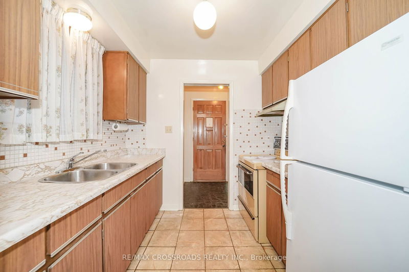 1326 Victoria Park Ave  Toronto, M4B 2L6 | Image 8