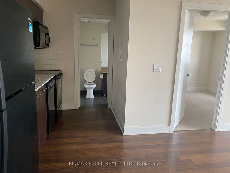 home for lease on 3901-125 Village Green Square
