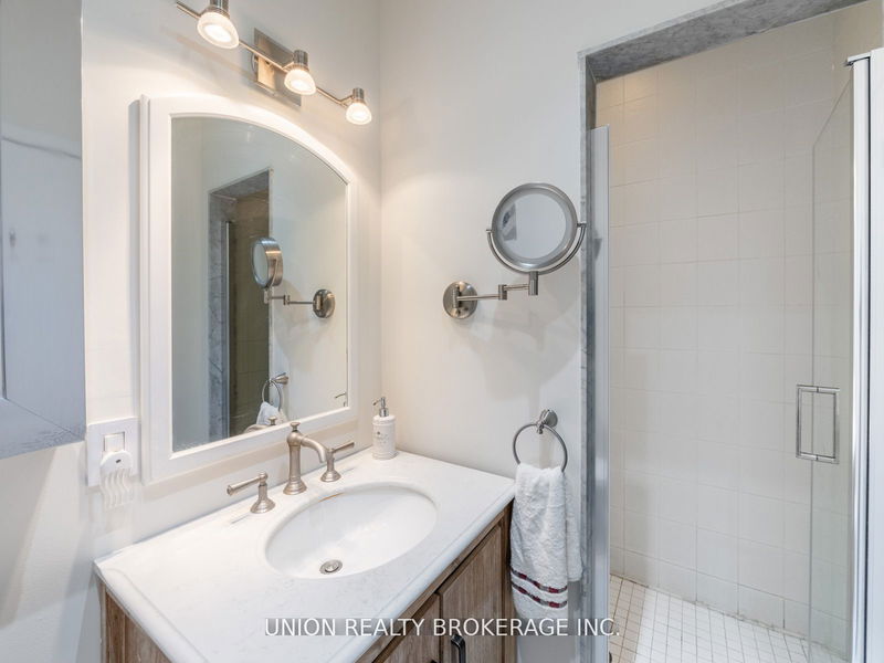 1095 Dundas St E Toronto, M4M 1R9 | Image 31