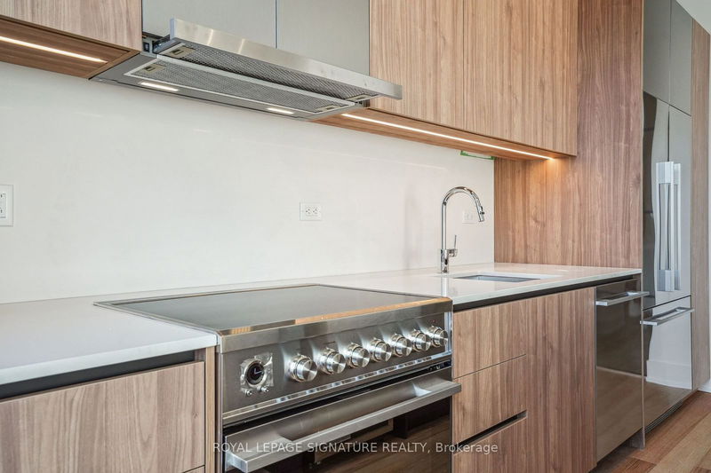  403 - 150 Logan Ave  Toronto, M4M 0E4 | Image 6