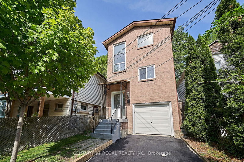 837 Craven Rd  Toronto, M4L 2Z6 | Image 1