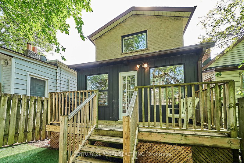 837 Craven Rd  Toronto, M4L 2Z6 | Image 21