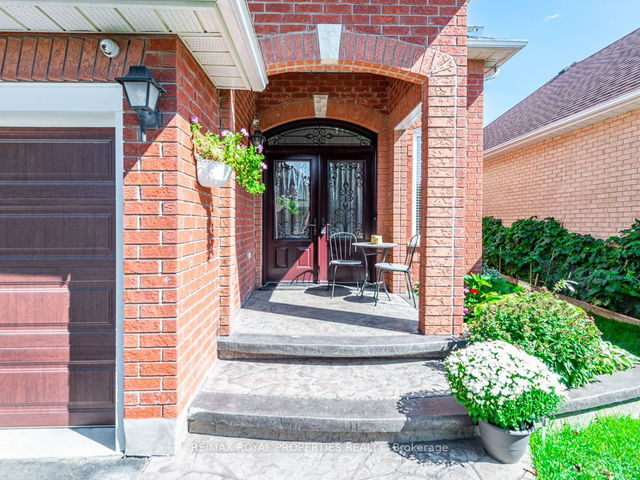 17 Ball Crescent