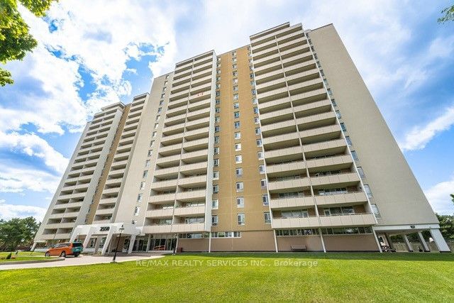 home for lease on 1705-2550 Pharmacy Avenue