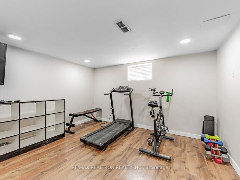 101 Flora Dr  Toronto, M1P 1A7 | Image 17