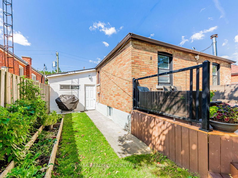 101 Flora Dr  Toronto, M1P 1A7 | Image 18