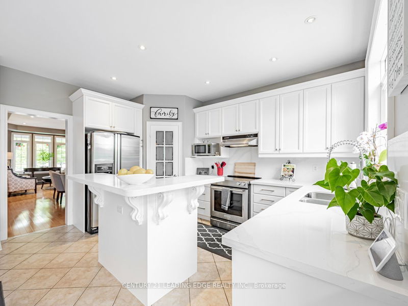 16 Corner Crt  Whitby, L1P 1R7 | Image 10