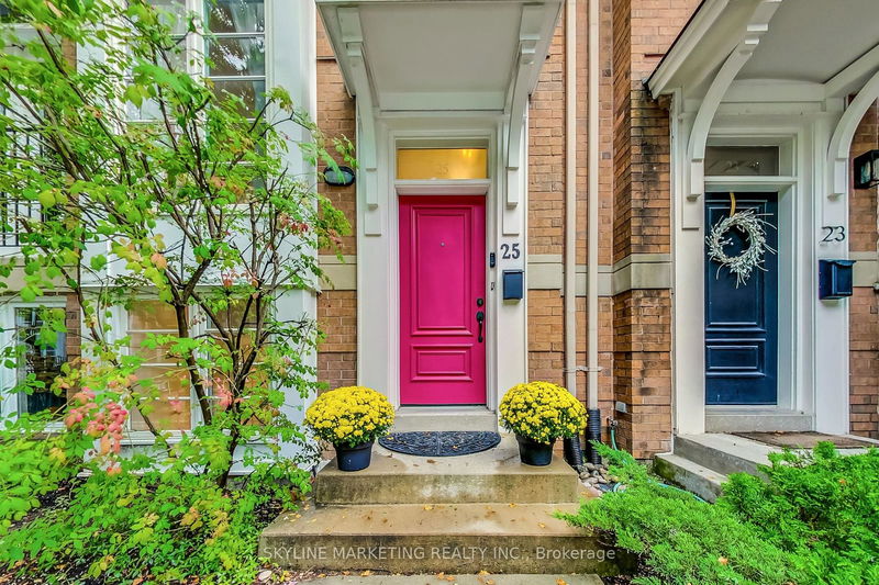 25 East York Ave  Toronto, M4K 3Z8 | Image 2