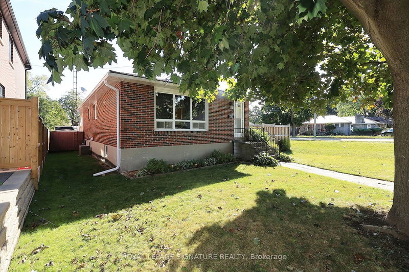 733 Hillview Cres  Pickering, L1W 2R9 | Image 2