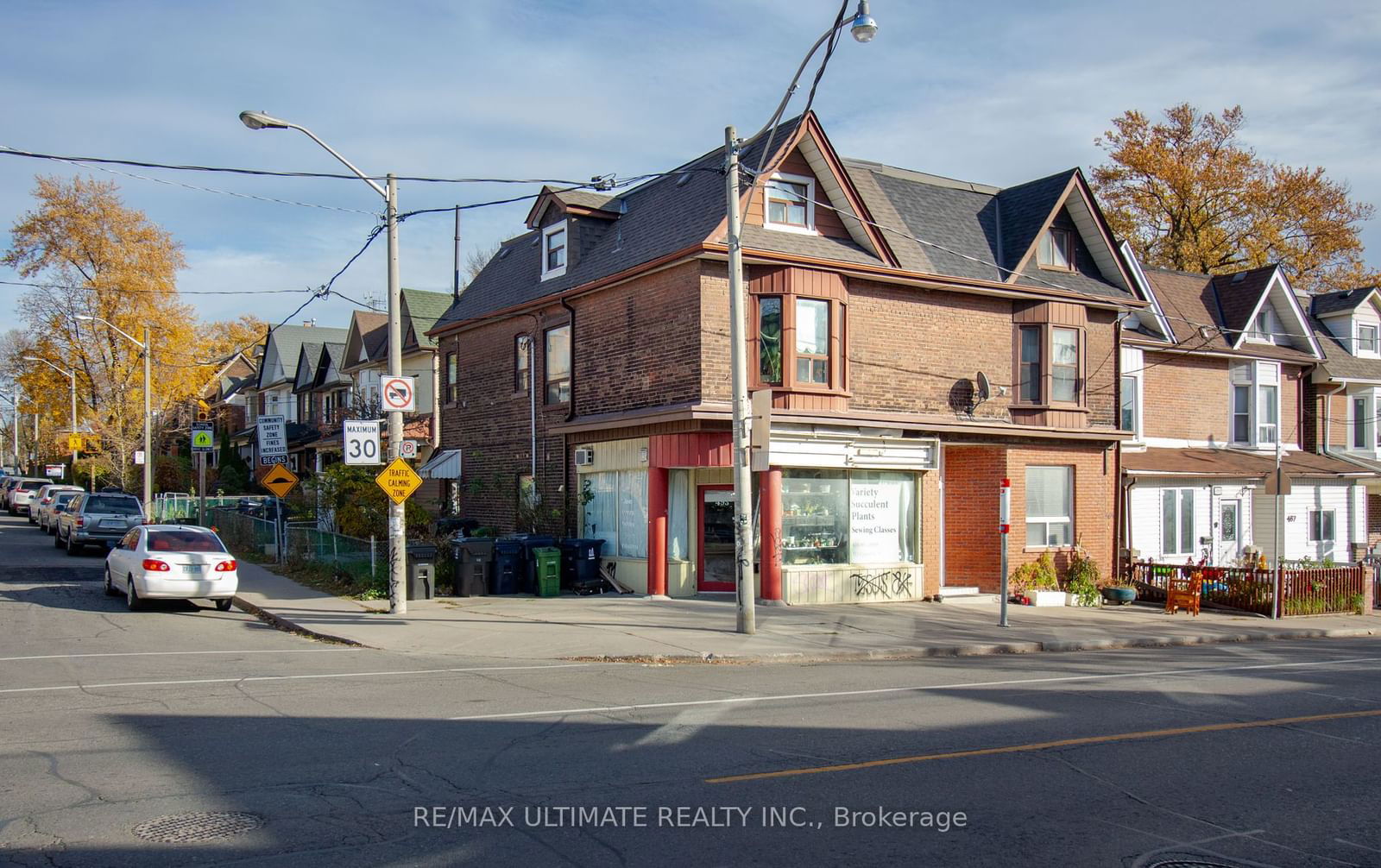 Building in 493 Carlaw Avenue