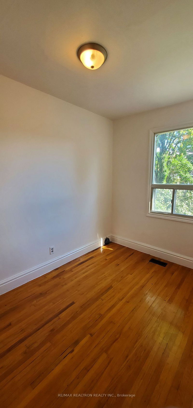 13 Clark St  Toronto, M4M 1M5 | Image 31