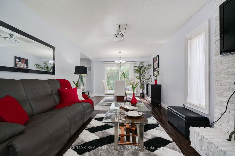 1865 Malden Cres  Pickering, L1V 3G3 | Image 2