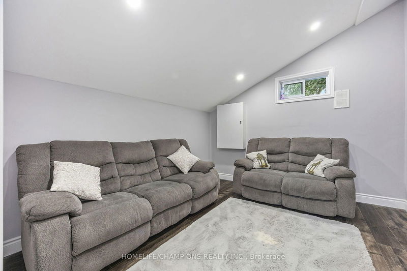 26 Cartier Cres  Toronto, M1P 3N8 | Image 17