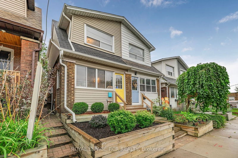 391 Kingston Rd  Toronto, M4L 1V1 | Image 2