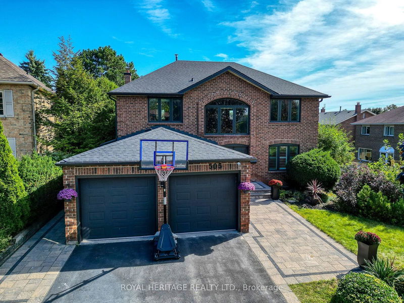 home for sale on 505 Braeburn Crescent