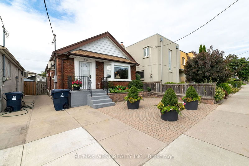 1098 Pape Ave  Toronto, M4K 3W8 | Image 1