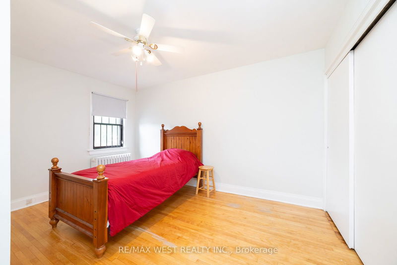 1098 Pape Ave  Toronto, M4K 3W8 | Image 11