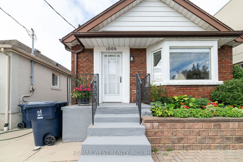 1098 Pape Ave  Toronto, M4K 3W8 | Image 2