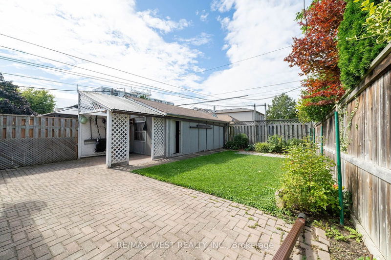 1098 Pape Ave  Toronto, M4K 3W8 | Image 29