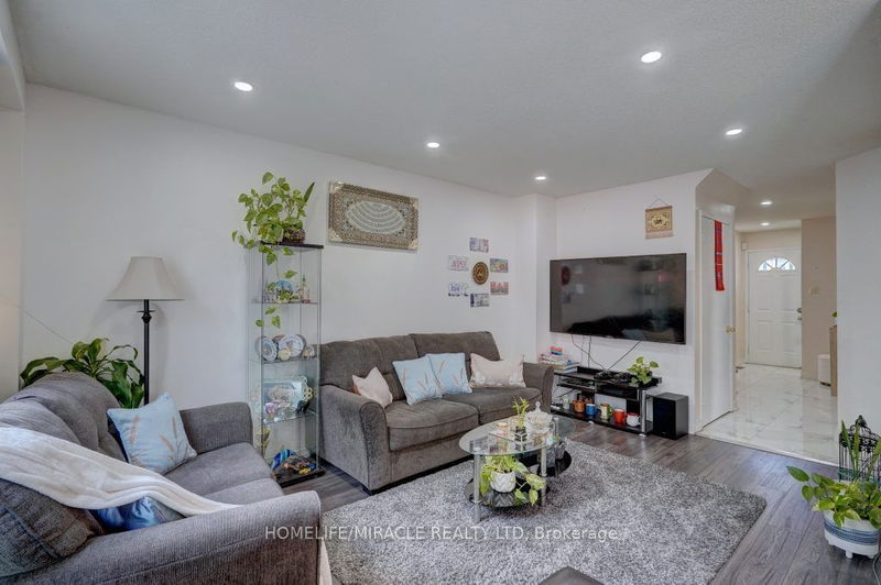 1434 Anton Sq  Pickering, L1V 5S9 | Image 6