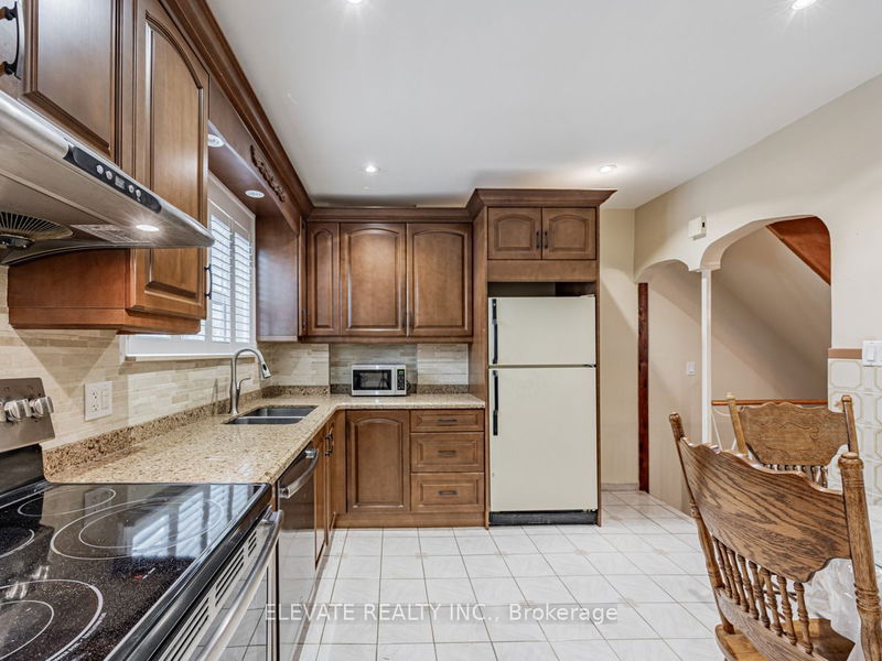 82 Glenmore Rd  Toronto, M4L 3M3 | Image 15