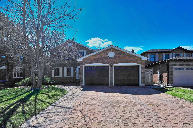 617 Weyburn Sq N Pickering, L1V 3V3 | Image 1