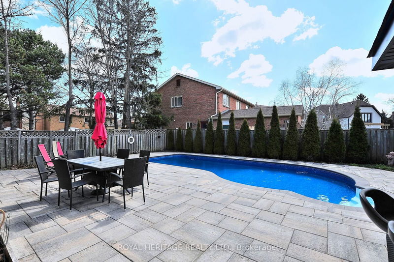 617 Weyburn Sq N Pickering, L1V 3V3 | Image 36