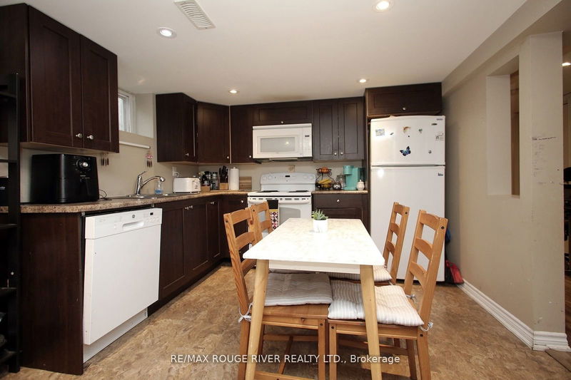 1006 Centre St N Whitby, L1N 4V3 | Image 14