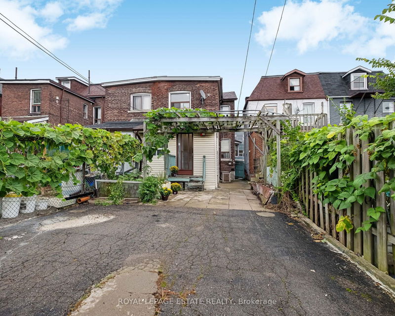 240 Jones Ave  Toronto, M4M 3A6 | Image 31