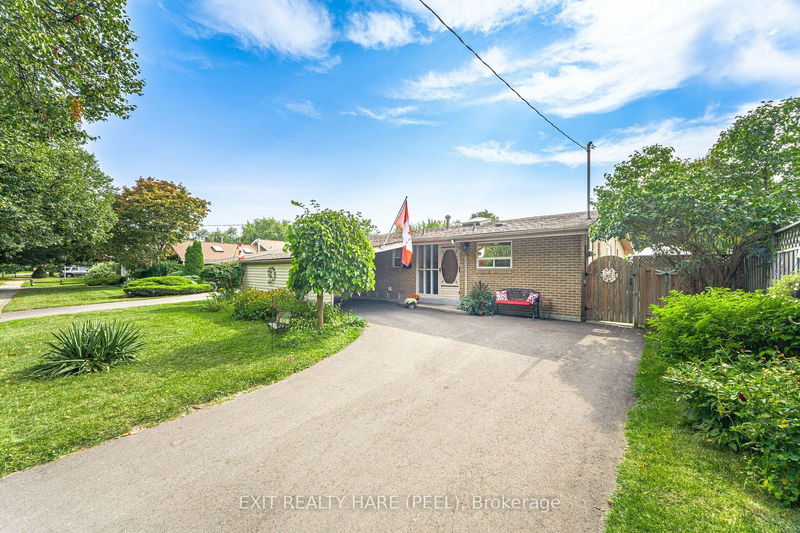 12 Oakley Blvd  Toronto, M1P 3P2 | Image 1