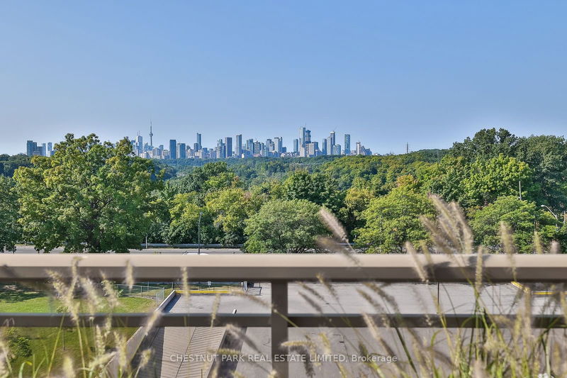  421 - 1 Leaside Park Dr  Toronto, M4H 1R1 | Image 15