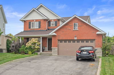 1905 Clearwater Crt  Oshawa, L1K 2Z6 | Image 1