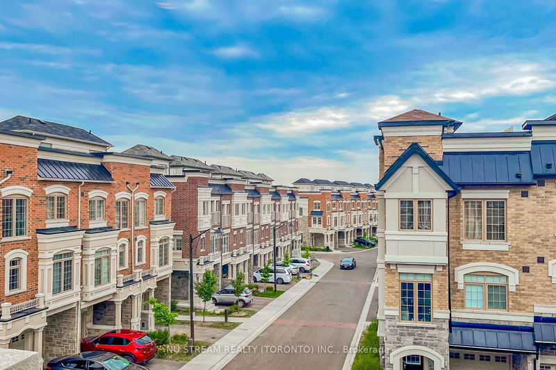 home for lease on 44 Harwood Avenue N