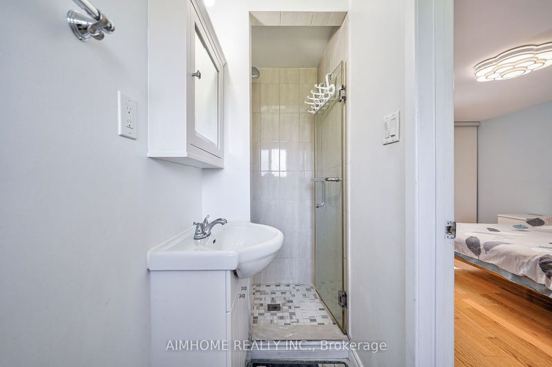 27 Macklingate Crt  Toronto, M1V 1A2 | Image 23