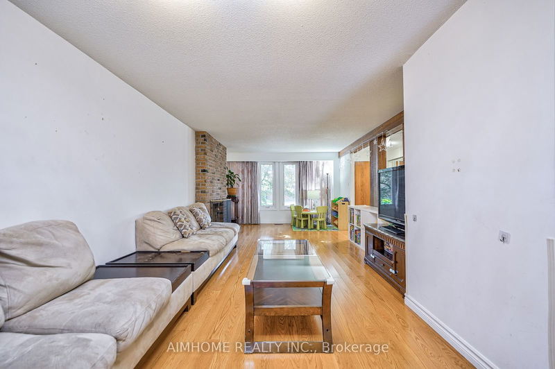 27 Macklingate Crt  Toronto, M1V 1A2 | Image 6