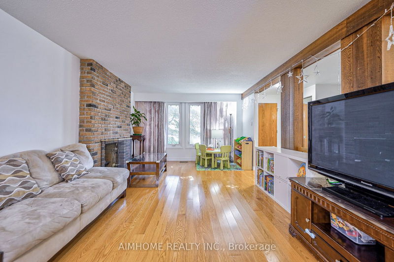 27 Macklingate Crt  Toronto, M1V 1A2 | Image 7