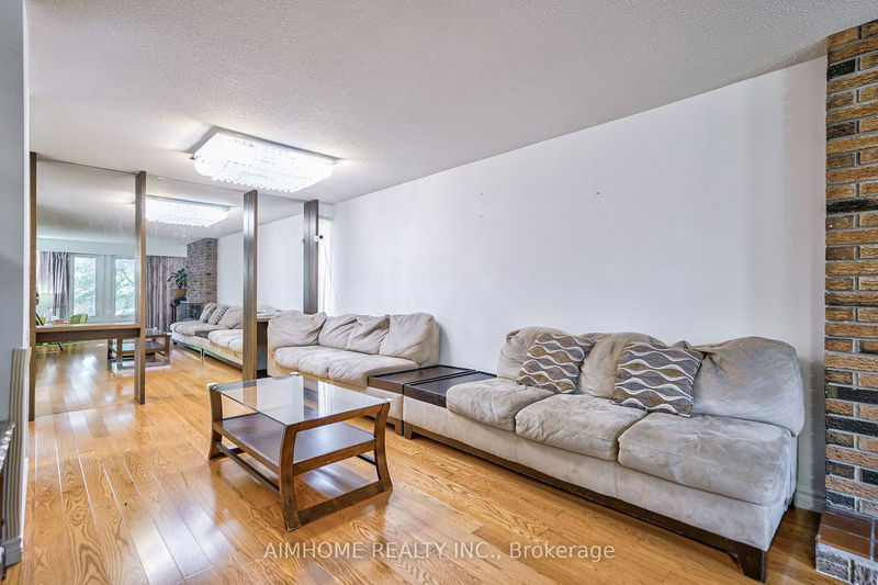 27 Macklingate Crt  Toronto, M1V 1A2 | Image 8