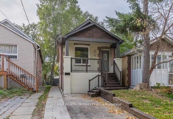 39 Goodwood Park Cres  Toronto, M4C 2G6 | Image 1