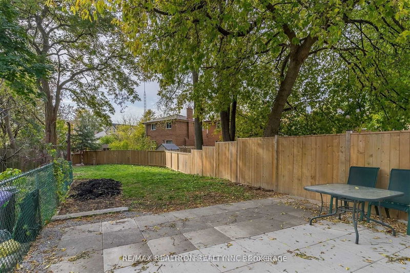 39 Goodwood Park Cres  Toronto, M4C 2G6 | Image 23