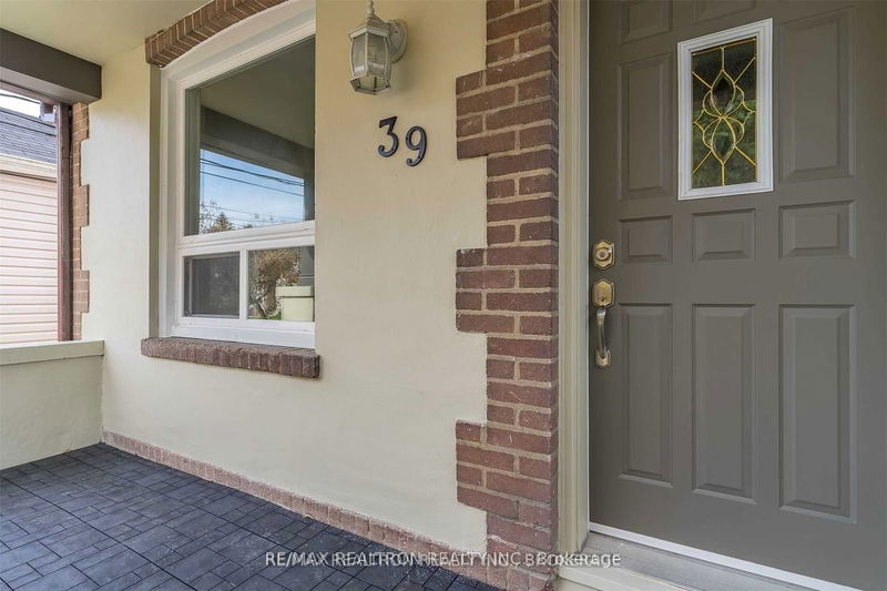 39 Goodwood Park Cres  Toronto, M4C 2G6 | Image 4