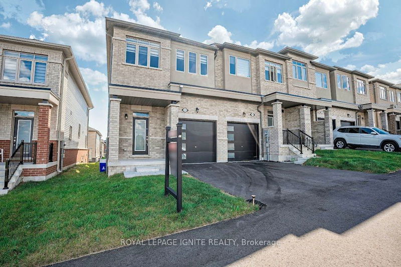 319 Winfields Farm Dr E Oshawa, L1L 0M2 | Image 2