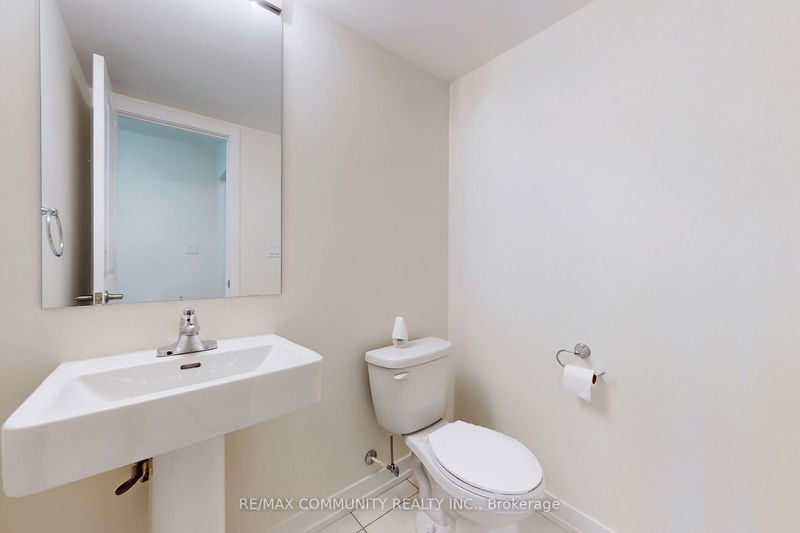 2622 Castlegate Crossing   Pickering, L1X 0H9 | Image 15