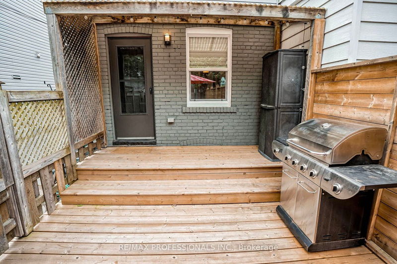 127 Bastedo Ave  Toronto, M4C 3N2 | Image 34