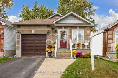 96 Mcfeeters Cres  Clarington, L1C 4Y6 | Image 1