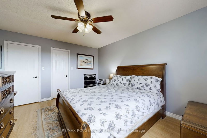 1053 Summitview Cres  Oshawa, L1K 2K5 | Image 13